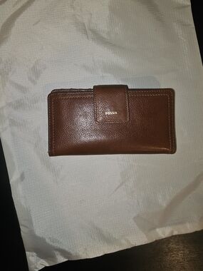 NWT Fossil Logan RFID  Leather Tab Clutch Wallet - Brown